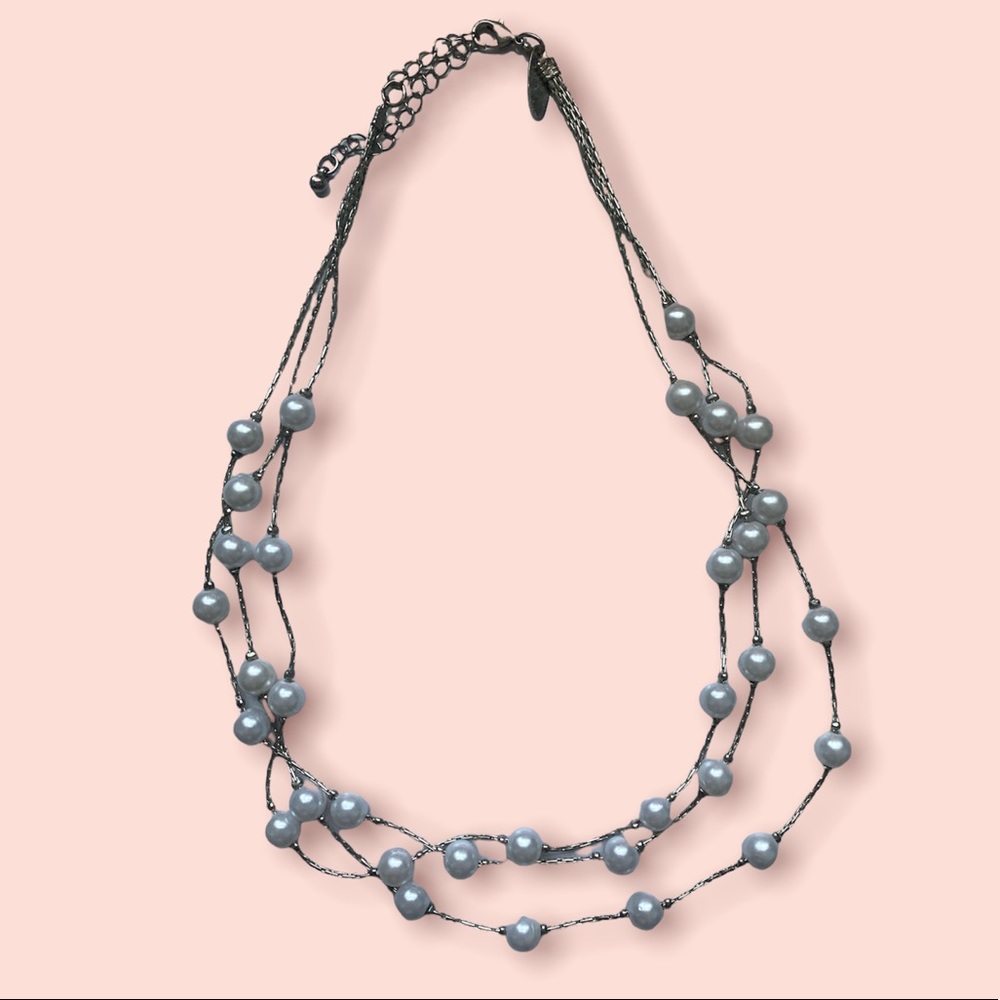 3 layered pearl necklace